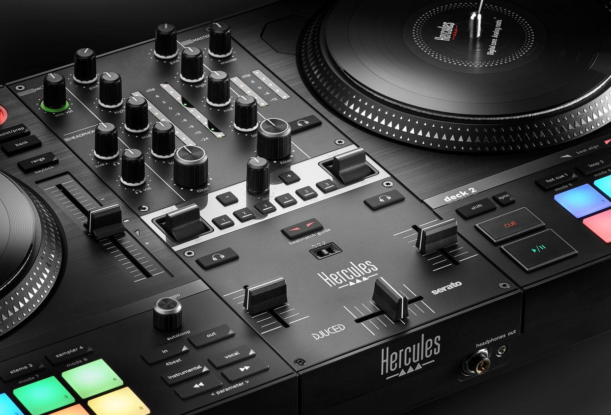 Hercules DJControl Inpulse T7, contrôleur DJ motorisé noir avec deux platines