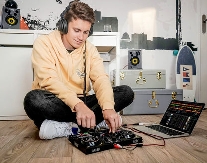 Hercules DJControl Inpulse 200 MK2 – Contrôleur DJ compact avec guides lumineux LED, fonctionnalités améliorées et compatibilité avec les logiciels DJUCED et SERATO